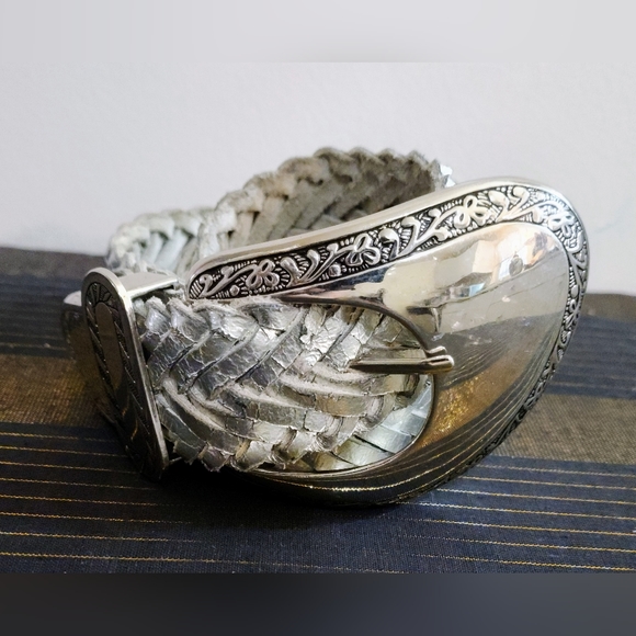 Lady Captiva sizeS Genuine Braded Leather In Silver w/ Silver Buckle Embossed - Picture 8 of 10